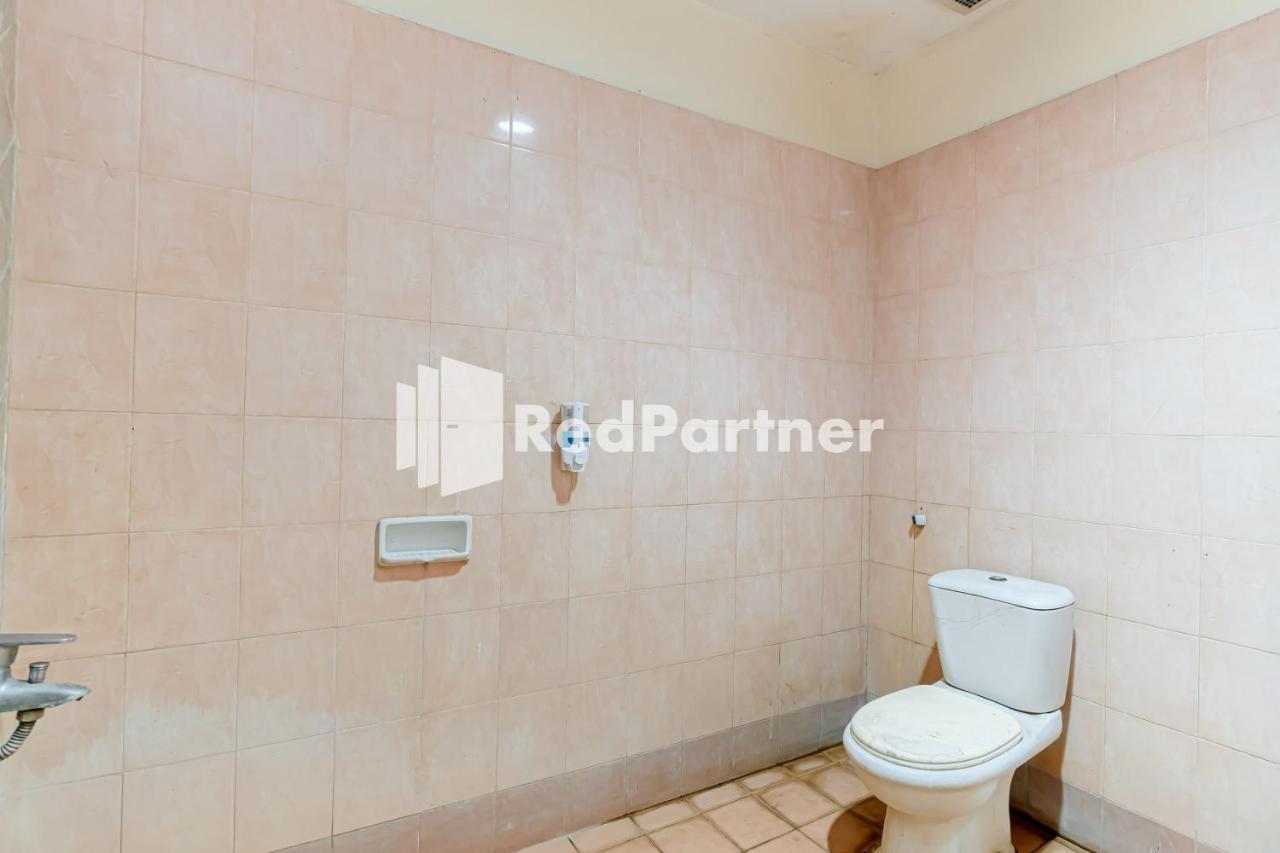 Cherry Pink Hotel Medan Mitra Reddoorz Eksteriør billede