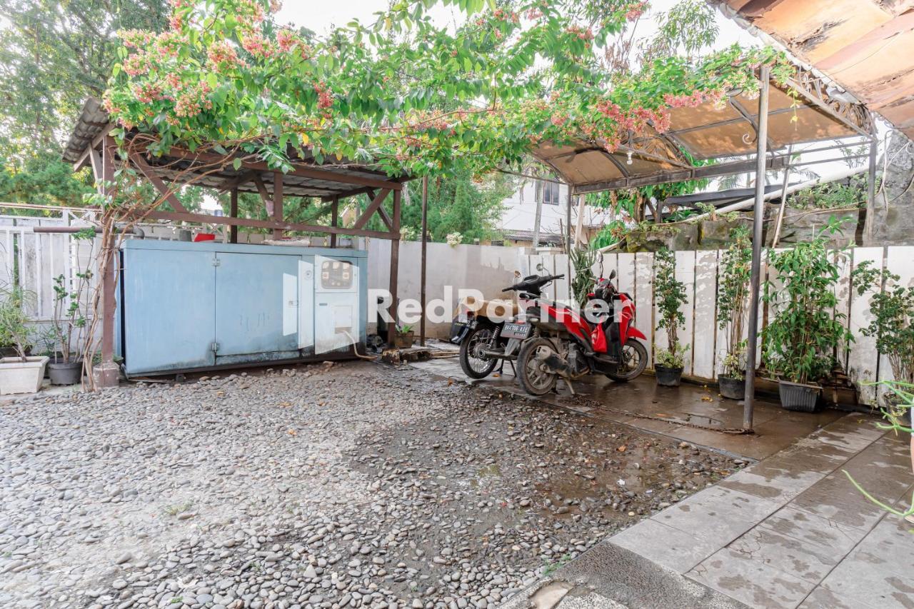 Cherry Pink Hotel Medan Mitra Reddoorz Eksteriør billede