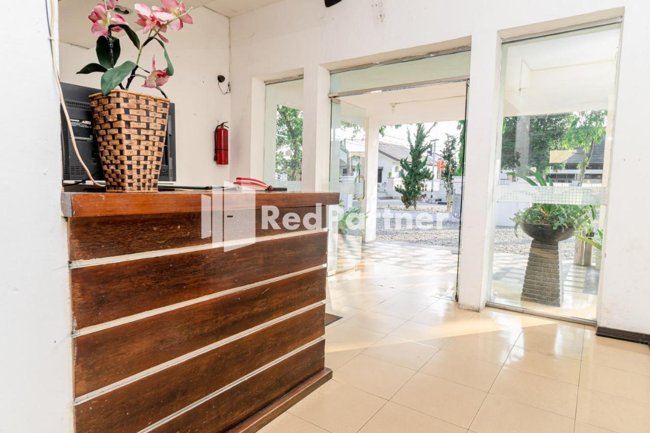 Cherry Pink Hotel Medan Mitra Reddoorz Eksteriør billede